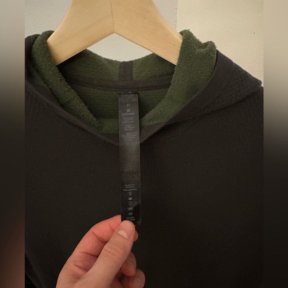 Lululemon Knit Hoodie Pullover Dark Green Long Sleeve Front Pockets Medium - Picture 2 of 6